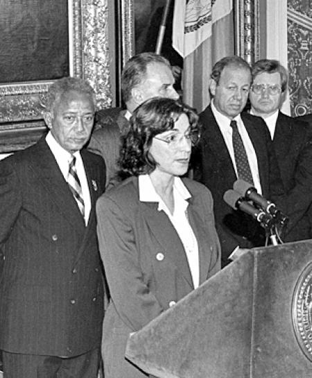Sandra Feldman and mayor David Dinkins announce the October 1993 contract agreement 