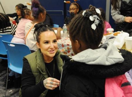 A teacher assists a student at the 2024 UFT Middle School Division’s annual Thanksgiving Luncheon on Nov. 23, 2024 at UFT headquarters. 